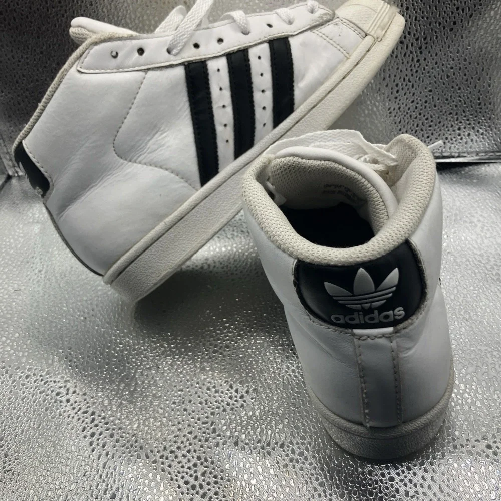 YOUTH ADIDAS PRO MODEL J (S85962) BASKETBALL SNEAKER WHT CORE BLK YOUTH SIZE 4